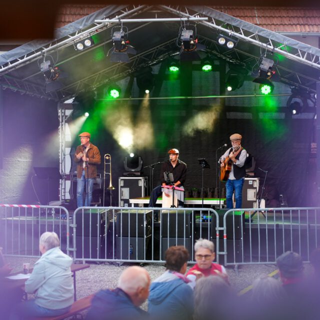 Und noch ein paar Bilder der @nimm3_band bei toller Musik und bester Stimmung! Was will man mehr… #lmn26 #live #festival #ortenau #liedermachernacht Fotos von @foto_sapiens_de